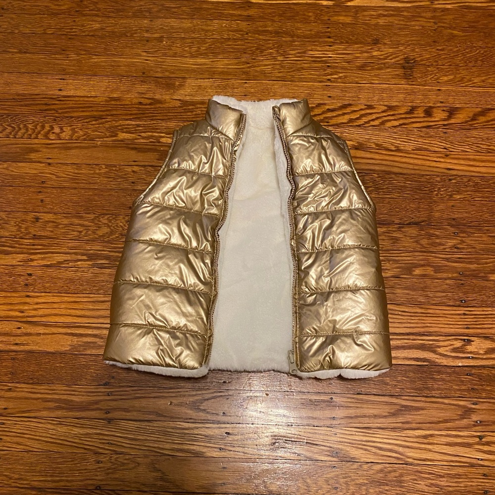 Girls gold and white fur vest✨
